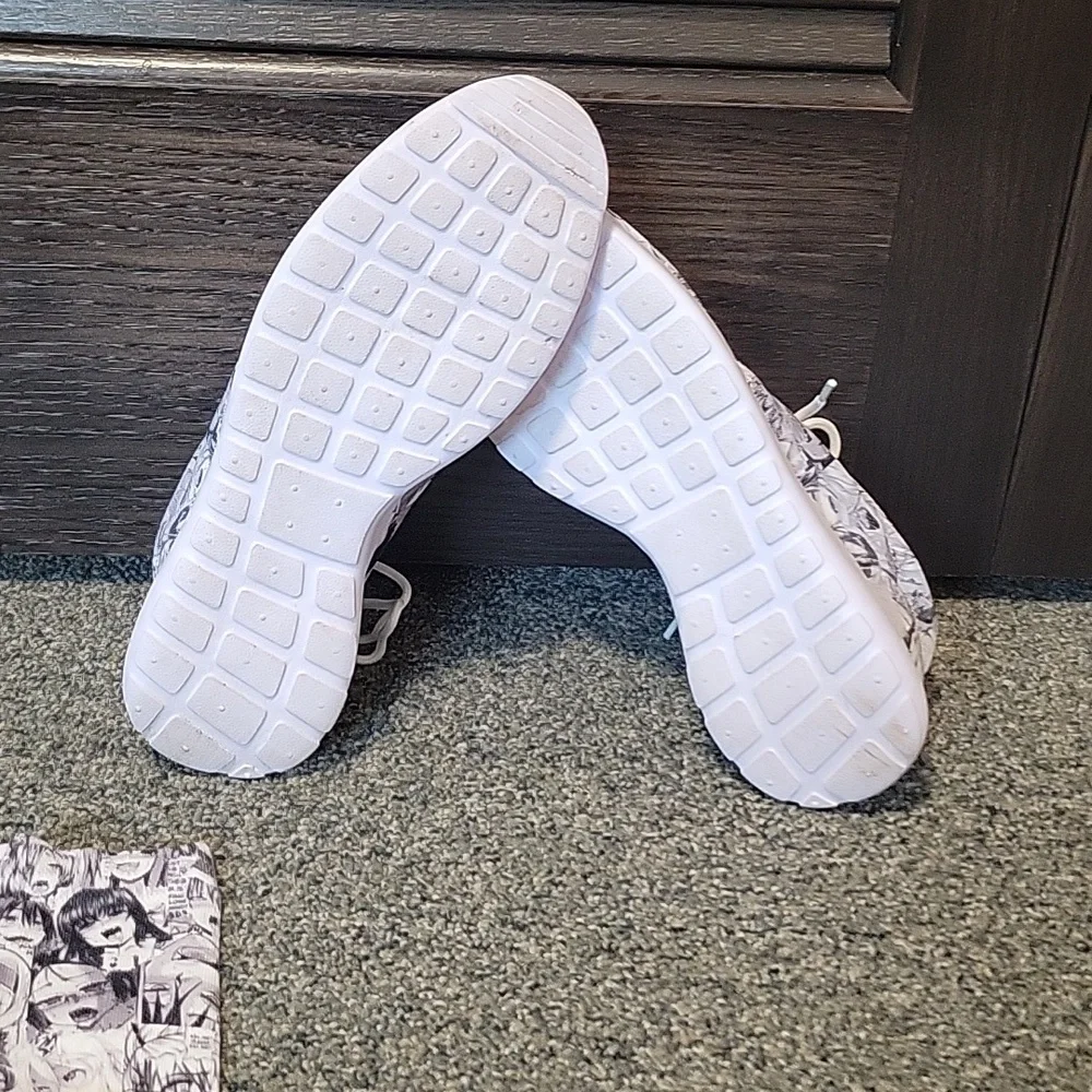 Three In Shoes - Picture 6 of 6